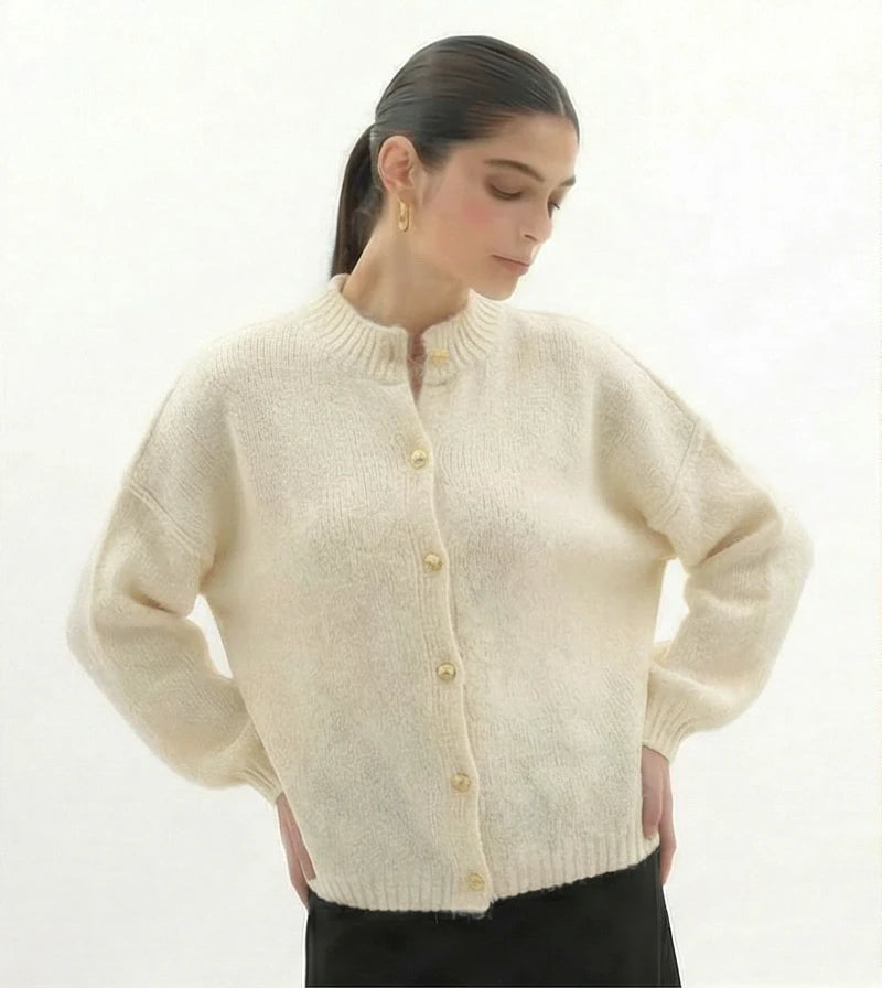 Lina gebreide cardigan sweater met gouden knopen