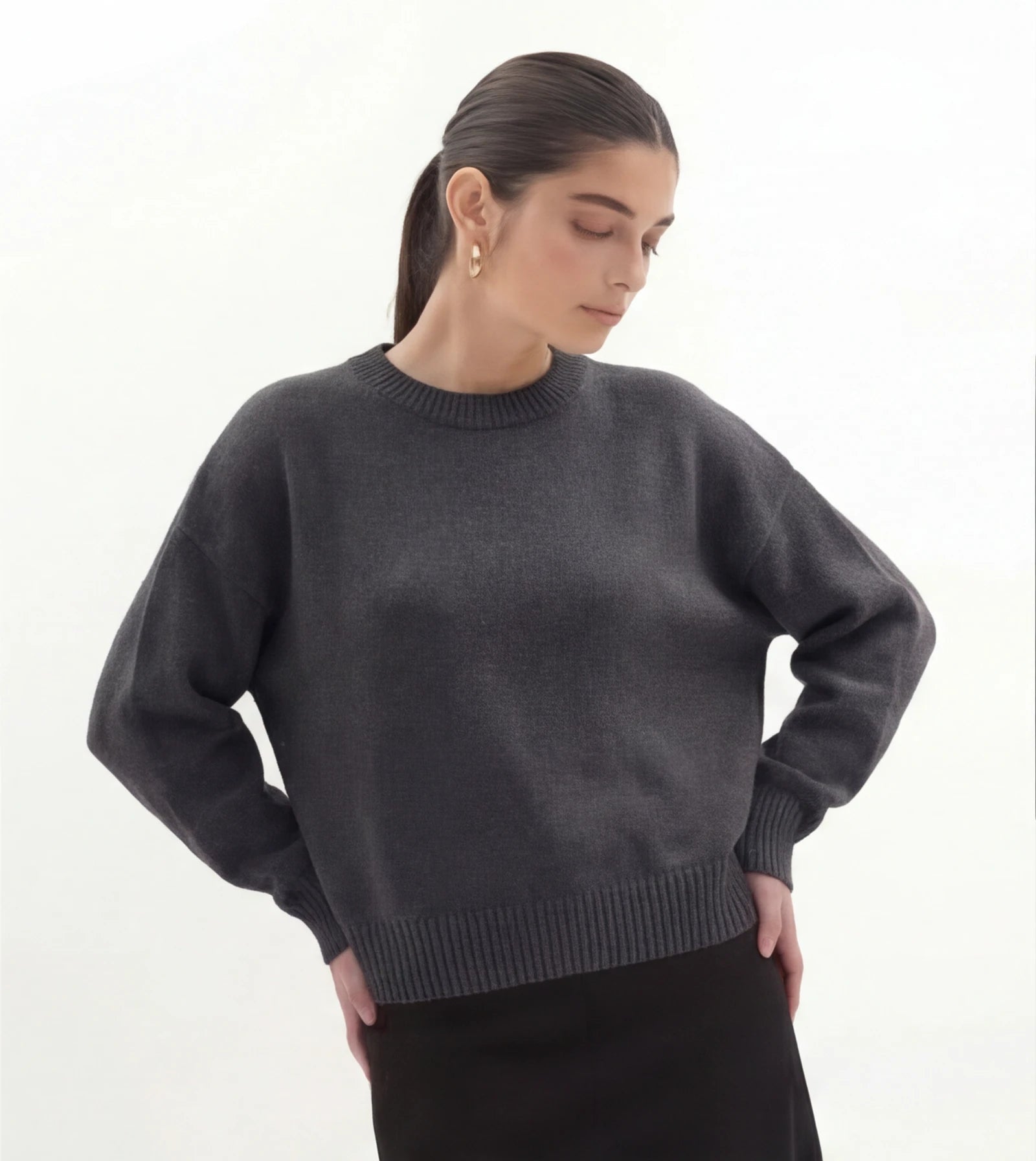 kleur: donker grijs