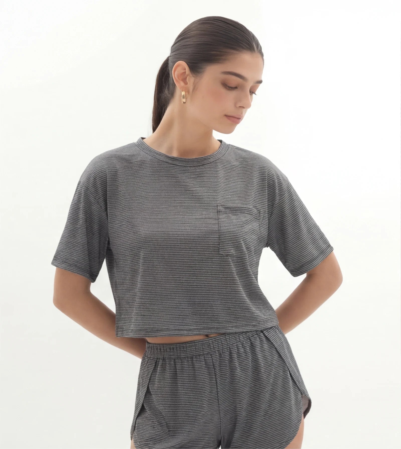 Kleur: donker grijs