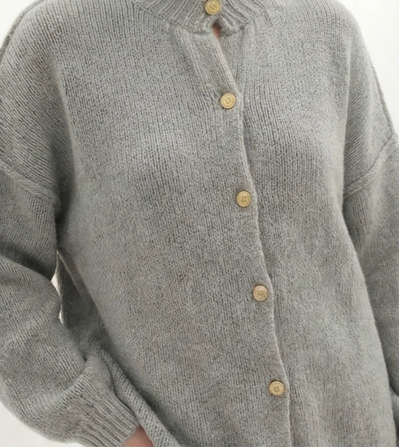Lina gebreide cardigan sweater met gouden knopen