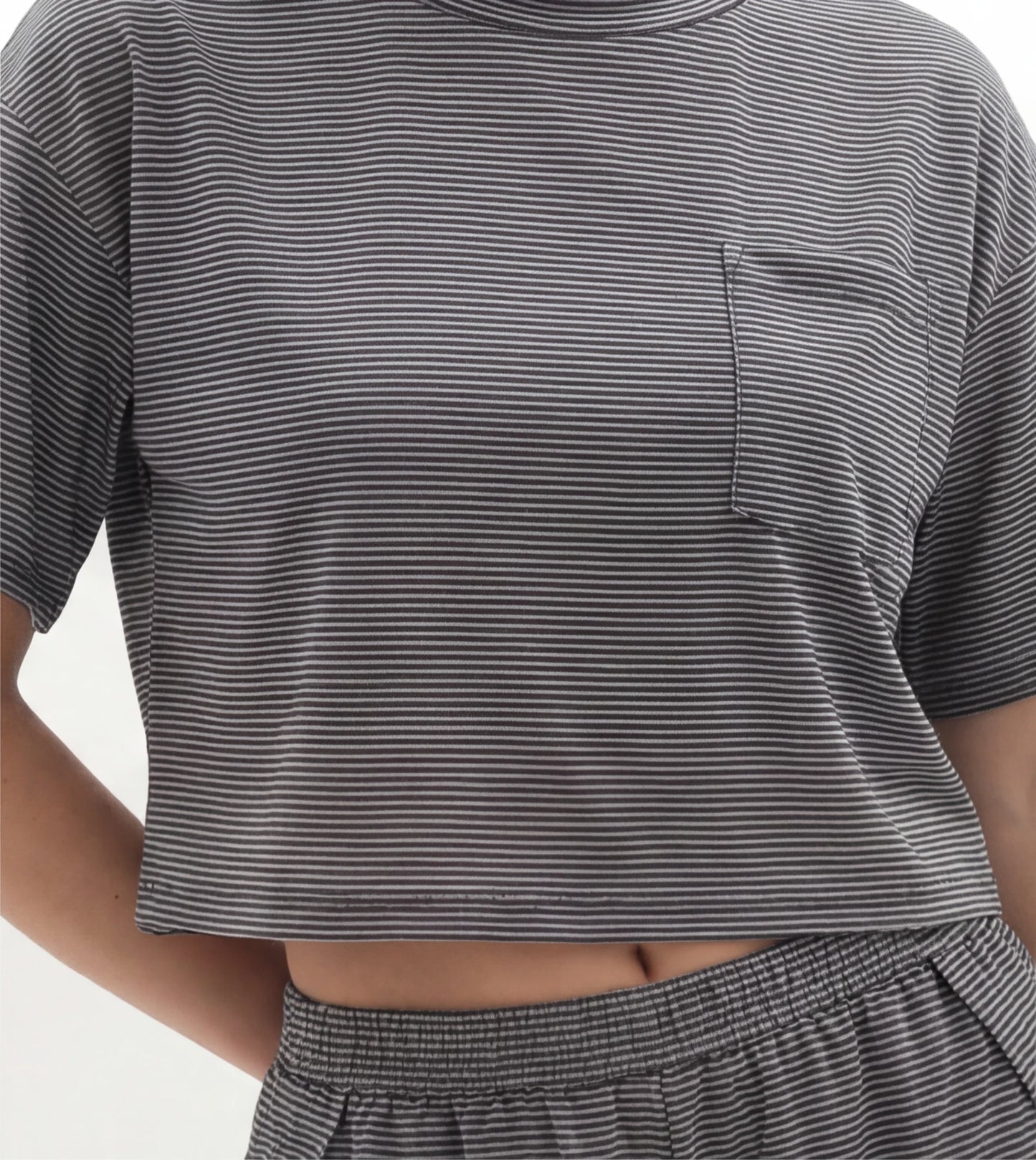 Kleur: donker grijs