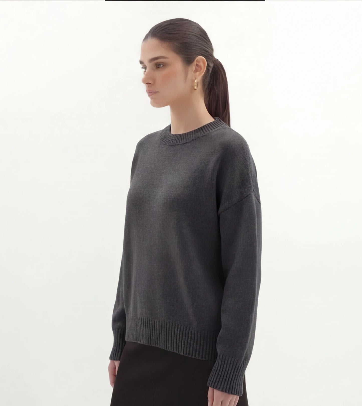 kleur: donker grijs