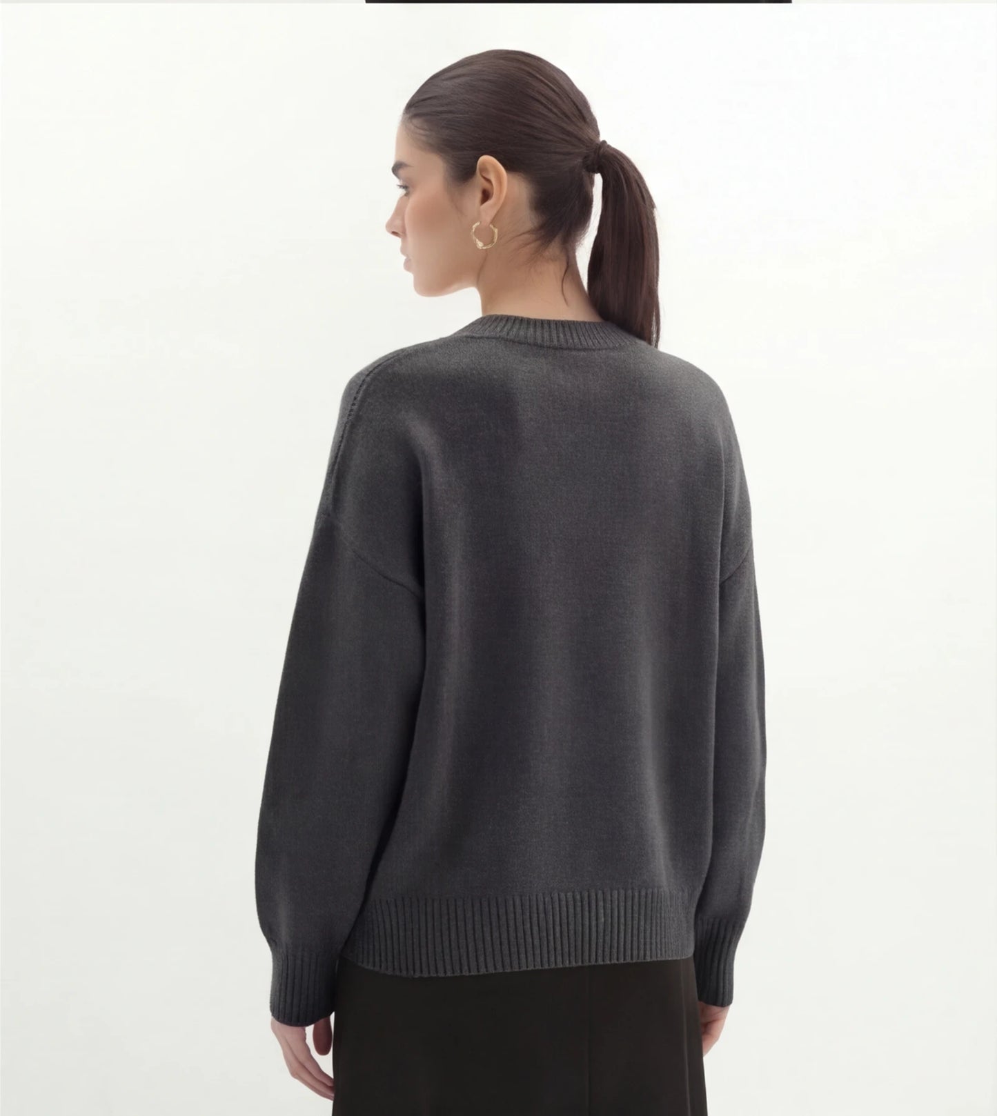 kleur: donker grijs