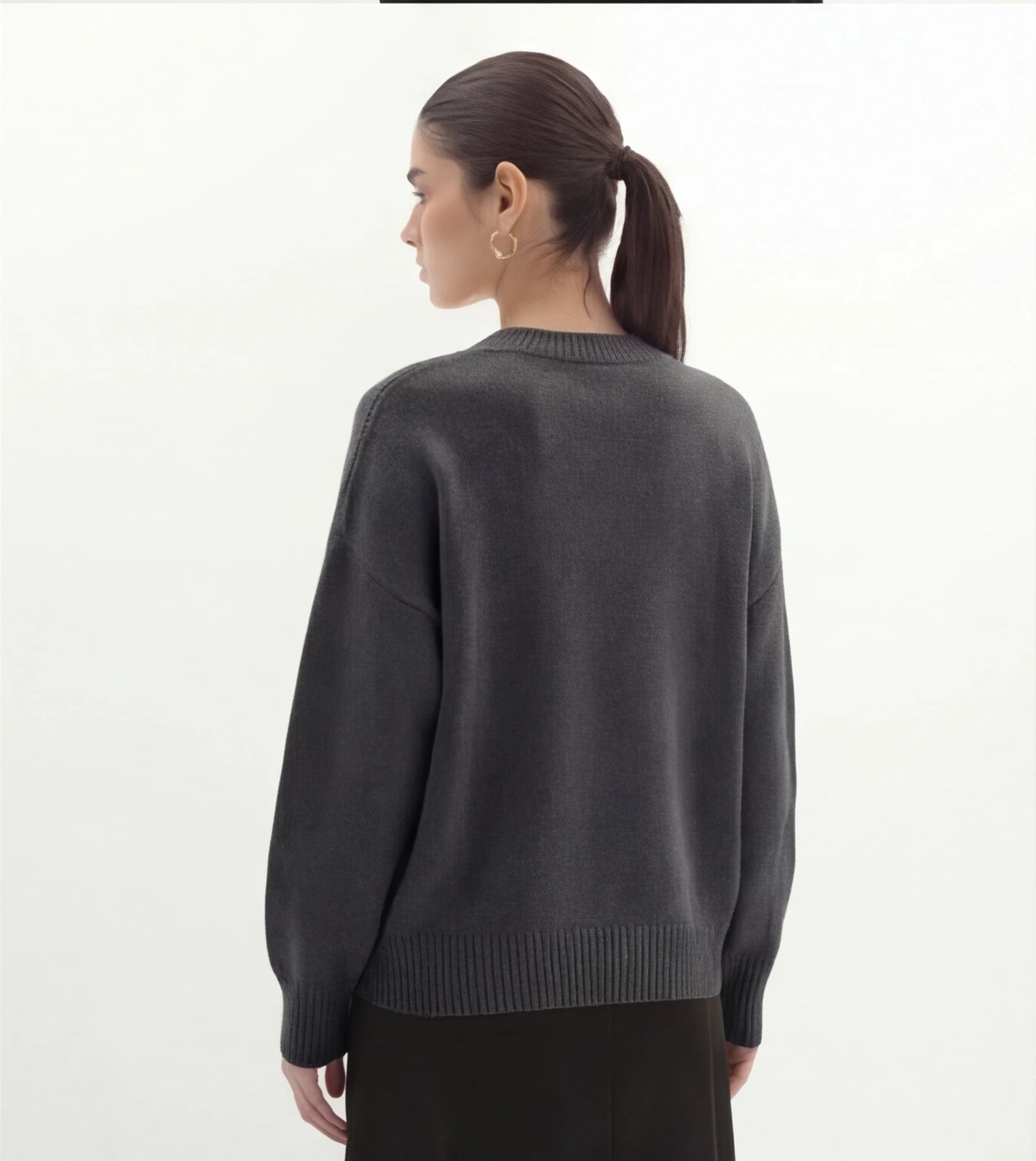 kleur: donker grijs