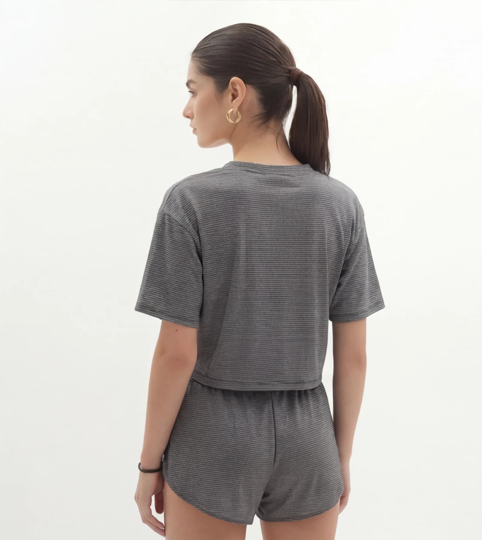 Kleur: donker grijs
