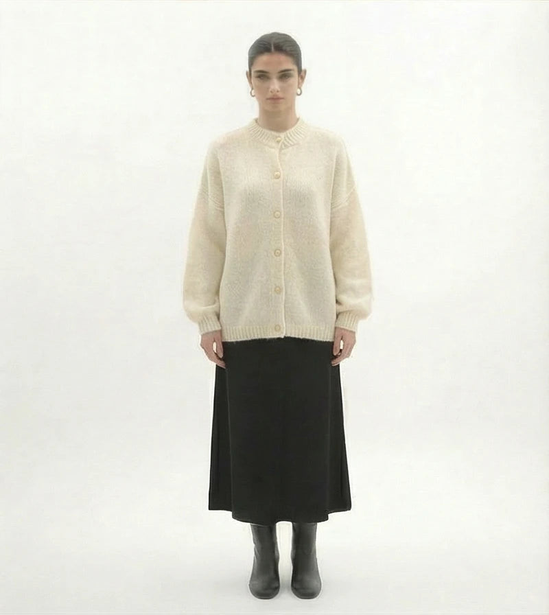 Lina gebreide cardigan sweater met gouden knopen
