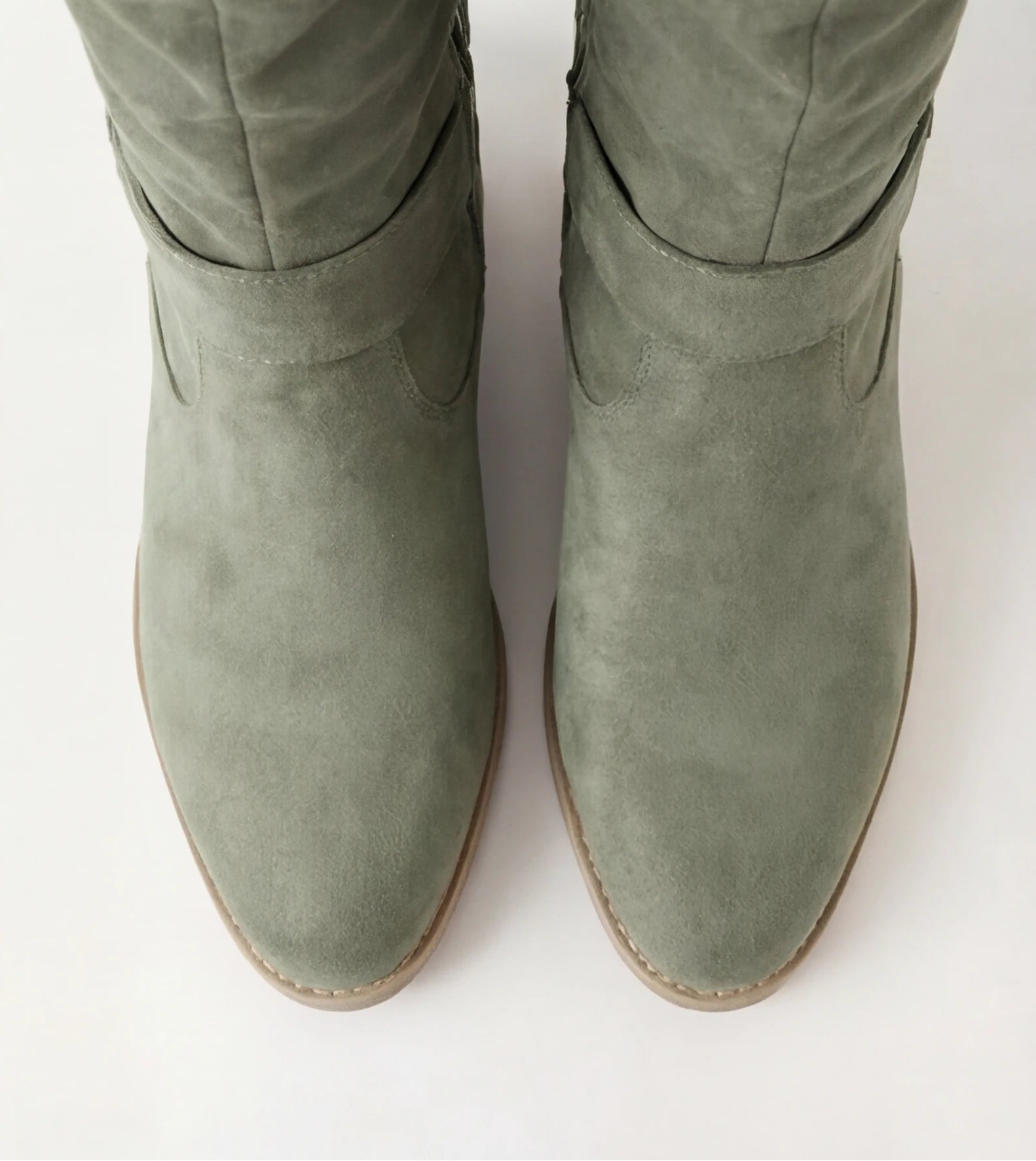 Kleur: olijfgroen
