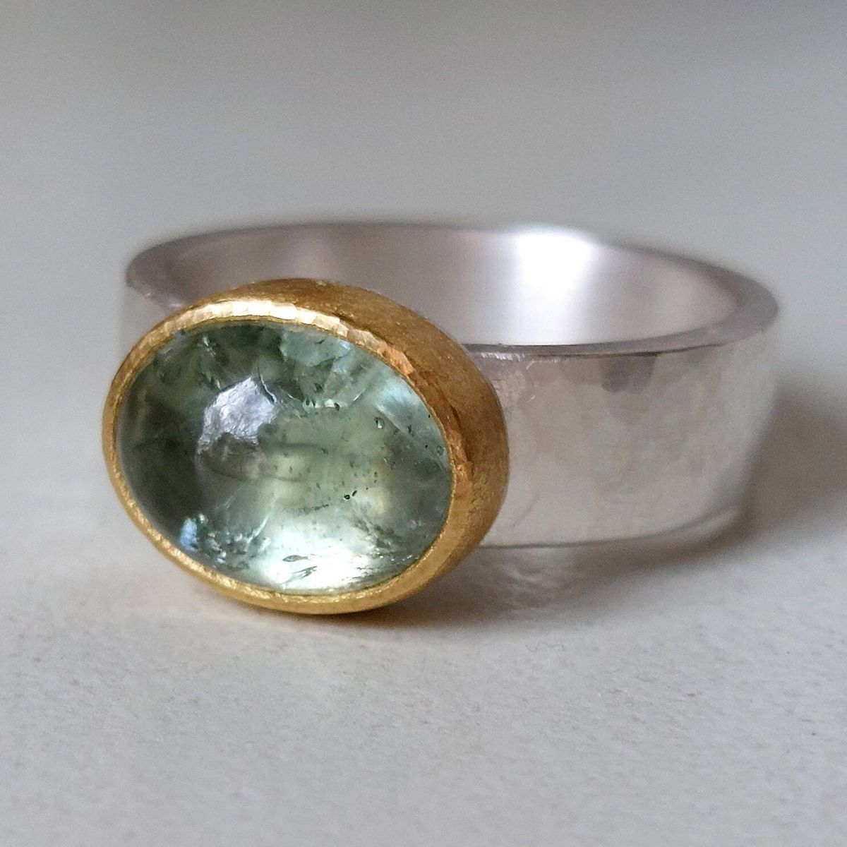 Lucienne™ | Zilveren Ring met Paarse Steen